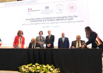 على هامش زيارة ماكرون لمصر .. تعاون مصري فرنسي لانشاء مجمع صناعى لانتاج الوحدات المتحركة ومدخلات التصنيع وبعض مهمات البنية التحتية