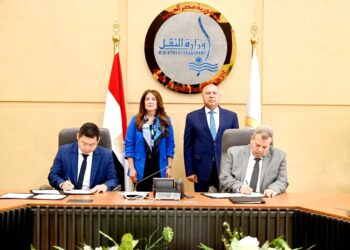 توقيع 3 عقود لتحديث 100 جرار هنشل وتوريد قطع غيار لـ 141 جرار لمدة 15 سنة والدعم الفني لمدة 10 سنوات