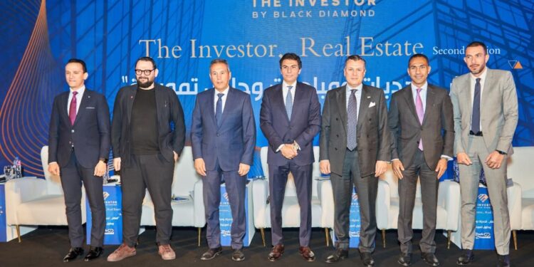 تكريم عاكف المغربي خلال مؤتمر “The Investor.. Real Estate” تقديرًا لدوره في دعم الاستثمار والتطوير العقاري