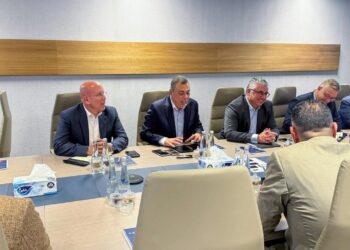 تعزيزًا للتعاون مع موانئ أبو ظبي .. رئيس اقتصادية قناة السويس يزور ميناء خليفة ومدينة KEZAD وشركة Noatum