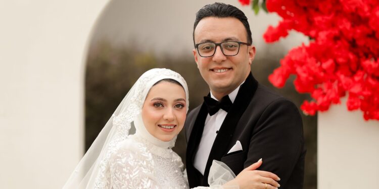 «محمود وبسمة» قصة حبٌ توّجت بزفافٍ أسطوري .. و «صناع مصر» يهنئ العروسين