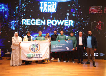 بعد منافسة شرسة بين 7 فرق طلابية.. فريق RenGen Power يحصد جائزة TechTank 2025 بجامعة السويدي