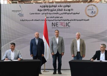 مدبولي يشهد توقيع عقد تصنيع 189 عربة مترو لمشروع "مترو الإسكندرية" داخل مصنع "نيرك" بشرق بورسعيد