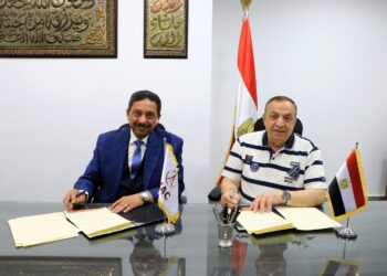 عمرو الكباريتي يوقع عقود اتفاقية مشروع لوجستي جديد في العاشر من رمضان