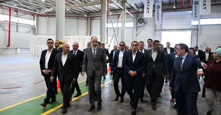 افتتاح مصنع حياة مصر للمناديل TM11 في اقتصادية قناة السويس باستثمارات 60 مليون دولار