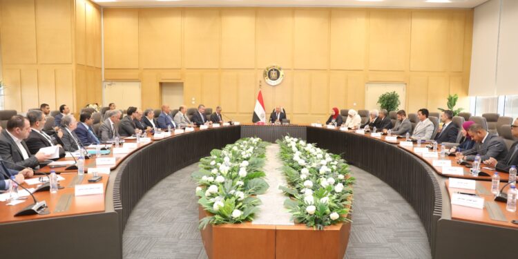 صناع مصر ينشر تفاصيل اجتماع كامل الوزير مع منتجي الحديد: طرح رخص بليت جديدة وخطة لتحويل مصر إلى مركز إقليمي لتجارة وصناعة الحديد