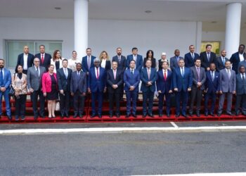 وفد اتحاد الصناعات يبحث مع رئيس وزراء كوت ديفوار التعاون في قطاعات الطب والهندسة والإنشاءات والاستثمار الزراعي والصناعات الطبية