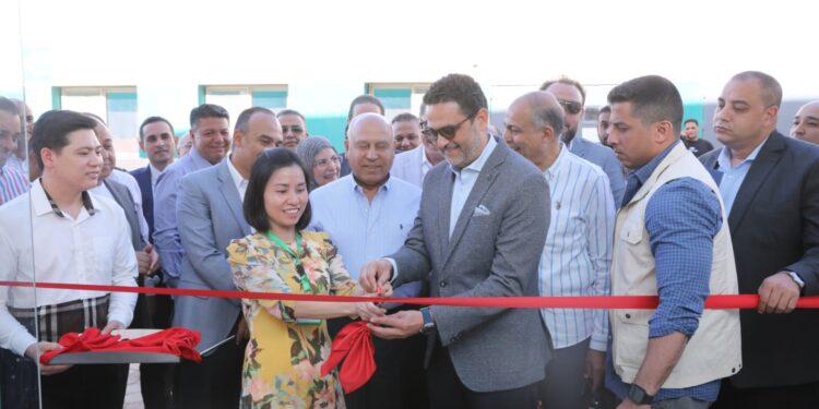 افتتاح مصنع “جولدن أفينيو” بالمنيا باستثمارات مصرية فيتنامية ضمن جولة موسعة للوزير كامل الوزير في الصعيد