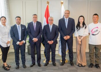 “اقتصادية قناة السويس” توقع عقد مشروع جديد مع “شاوشين بيكي” الصينية لتصنيع الملابس الجاهزة باستثمارات 7 ملايين دولار