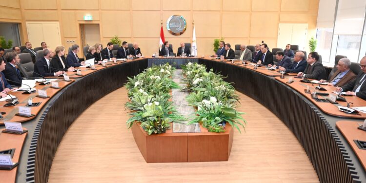 مصر والسويد تعززان الشراكة الصناعية والنقل المستدام بتوقيع خطاب نوايا لتوطين التكنولوجيا وتطوير مشروعات BRT