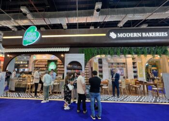 بالصور .. إقبال كثيف على جناح مودرن بيكريز في كافكس 2025 من شركات محلية ووفود دولية
