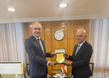 رئيس اتحاد الصناعات يبحث مع السفير البيلاروسي تعزيز التعاون في مجالات التصنيع والاستثمار المشترك