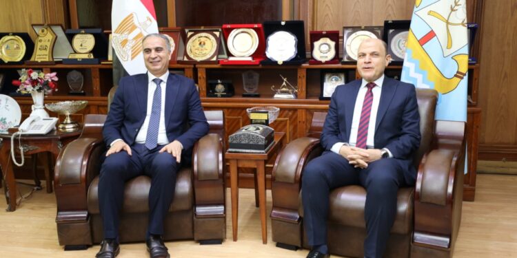 "حماية المستهلك" و"كفر الشيخ" يبحثان آليات ضبط الأسواق وتوفير السلع الاستراتيجية بأسعار مخفّضة