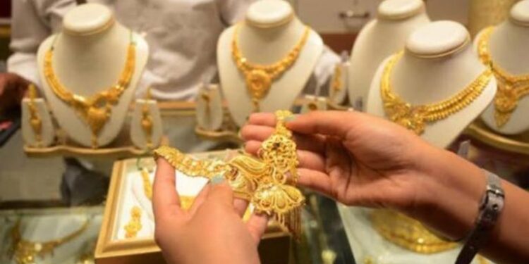 كيف تشتري الذهب في مصر بأفضل سعر؟ دليل العيارات والمصنعية والتوقيت