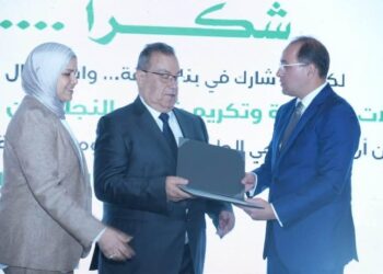 وزير المالية يكرم محمد البهي رئيس لجنة الضرائب باتحاد الصناعات تقديرًا لإسهاماته في دعم السياسات الضريبية