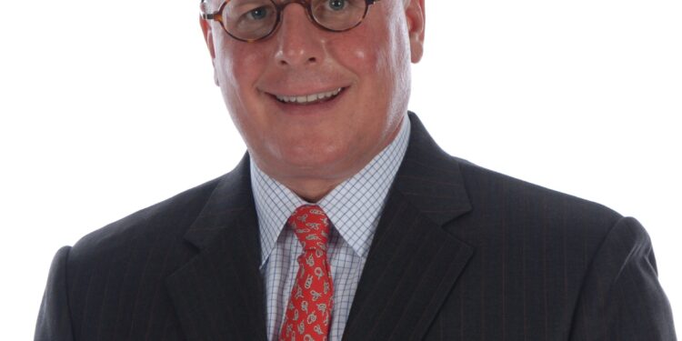 التجارة غير المشروعة: تعاون دولي وصناعي لكسر سلاسل الجريمة المنظمة وتحقيق التوازن الاقتصادي