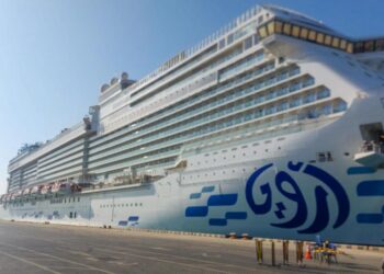 ميناء السخنة يستقبل السفينة السياحية AROYA وعلى متنها أكثر من 2300 سائح في إطار تنشيط السياحة البحرية