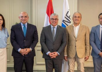 باستثمارات مليار جنيه.. توقيع عقد مشروع شركة “أورسا- UR-SA” التركية للمنسوجات الصناعية والتغليف البلاستيكي بالقنطرة غرب