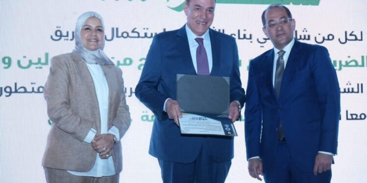 وزير المالية يُكرم «المصرية اللبنانية» لدورها في دعم السياسات الضريبية وتعزيز الشراكة مع الدولة