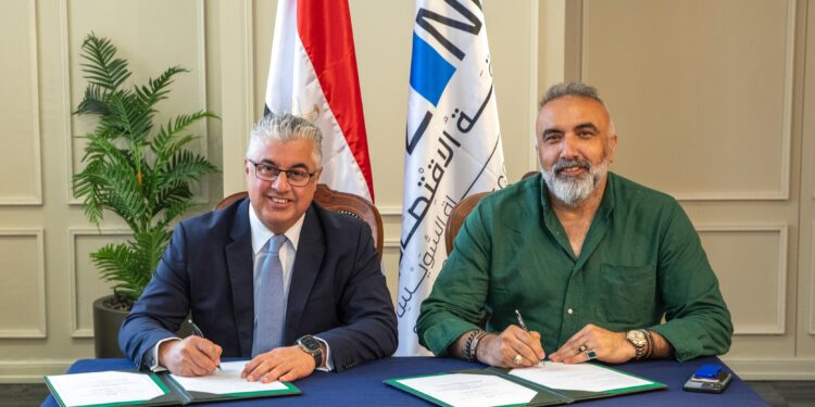 "باستثمارات تركية جديدة بقيمة مليار جنيه.. توقيع مشروع لتصنيع الجينز في منطقة القنطرة غرب الصناعية"