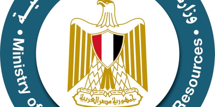 انقلاب بارجة "آدم مارين 12" في خليج السويس.. ووزيرا البترول والعمل يتوجهان إلى موقع الحادث