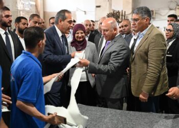 بالصور .. كامل الوزير يتفقد توسعات "مكارم تكس" ويشيد بجودة الإنتاج والتوجه التصديري