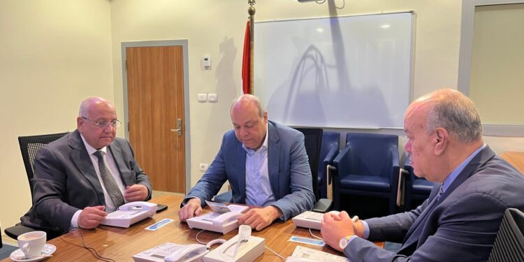 في ظل التوترات الإقليمية... وزير الطيران يتفقد جاهزية مراكز العمليات والمطارات المصرية تستقبل رحلات محوّلة