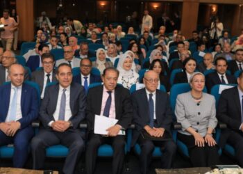 أبو المكارم: 1200 مصنع يدخلون سباق التحول نحو أكياس بلاستيكية صديقة للبيئة