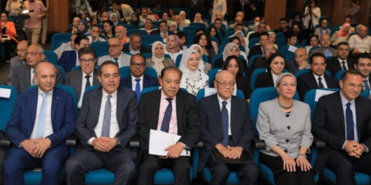 أبو المكارم: 1200 مصنع يدخلون سباق التحول نحو أكياس بلاستيكية صديقة للبيئة