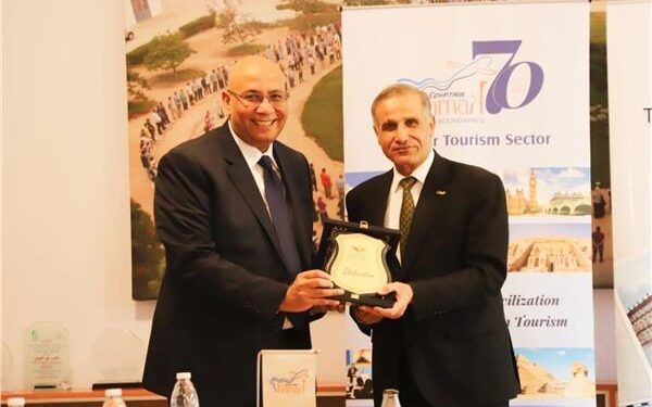 مصر للطيران توقع بروتوكول تعاون مع جامعة هليوبوليس ومجموعة سيكم لتعزيز الخدمات السياحية