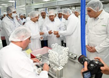 كامل الوزير يفتتح خط إنتاج مرشحات الغسيل الكلوي ومصنع محاليل الغسيل الكلوي بطاقة ٤٠ مليون لتر سنويًا في 6 أكتوبر