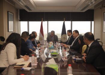 وزير السياحة والآثار يبحث مع شركة صينية كبرى سبل تطوير السياحة النيلية في مصر