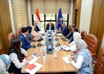 رئيس هيئة الدواء المصرية يبحث مع شركة الأندلس سبل دعم التصنيع المحلي والتغلب على التحديات