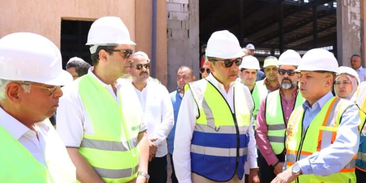 "قطاع الأعمال" تقترب من تشغيل أول مصنع للجينز في مصر بطاقة 30 مليون متر سنويًا