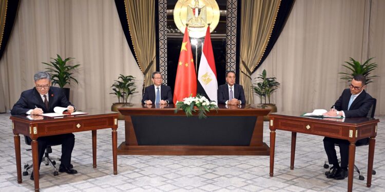 رئيسا وزراء مصر والصين يشهدان توقيع عدد من الاتفاقيات لتعزيز التعاون الثنائي في مجالات متعددة