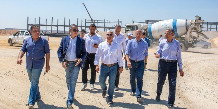رئيس اقتصادية قناة السويس يتفقد مشروعات القنطرة غرب الصناعية: 25 مشروعًا بإجمالي استثمارات 681.5 مليون دولار