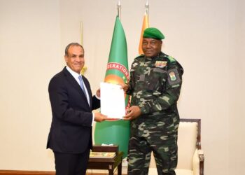 وزير الخارجية والهجرة يسلم رسالة من الرئيس السيسي إلى رئيس النيجر ويؤكد دعم مصر للاستقرار والتنمية في الساحل الإفريقي