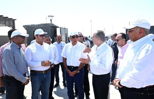 رئيس الوزراء يتفقد محطة التجارب البحثية لتحلية مياه البحر بالعلمين الجديدة ضمن جولته بالساحل الشمالي