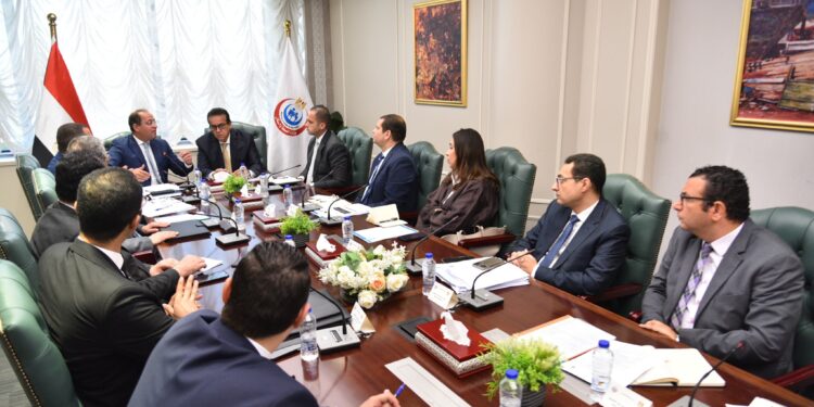 وزير الصحة: نُعيد دراسة المساهمة التكافلية لضمان استدامة تمويل التأمين الصحي الشامل