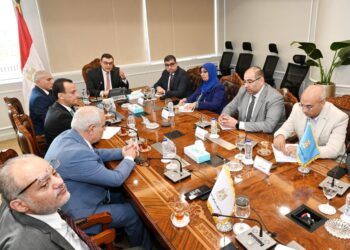 وزير الإسكان يبحث مع "توريك" مستجدات مشروعات الشراكة وخطط التسويق في المدن الجديدة