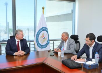 "السويدي" والبترول يبحثان انطلاقة صناعات الفوسفات في العين السخنة