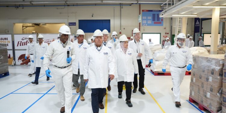 Minister of Industry visits MARS Egypt OCT plant in a first of its kind visit to strengthen industrial cooperation & support