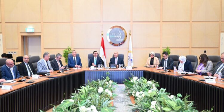 كامل الوزير يعلن بدء المرحلة الجديدة من البرنامج الوطني لتنمية صناعة السيارات مطلع يوليو