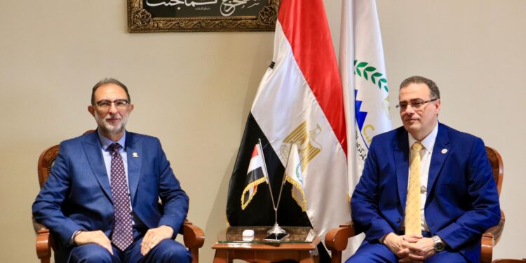 “التنظيم والإدارة” و”سلامة الغذاء” يبحثان آليات دعم الموارد البشرية وتعزيز الكفاءات