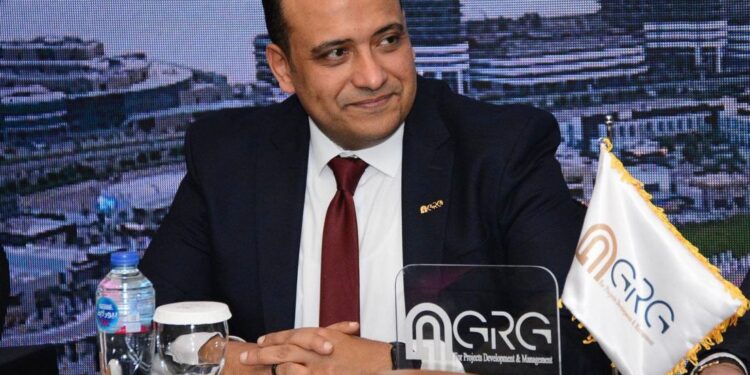 «محمد وافي»: قرار «المركزي» بمدّ ساعات عمل البنوك داخل المولات ينعش حركة التسوق