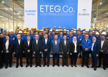 كامل الوزير يفتتح مصنع لإنتاج الزجاج الهندسي ويضع حجر الأساس لمصنع إنتاج ثلاجات بمجموعة شركات العربي