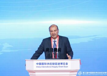 اتحاد الغرف العربية يطرح خطة ثلاثية لتعزيز الشراكة الاقتصادية مع الصين في سلاسل الإمداد والطاقة النظيفة