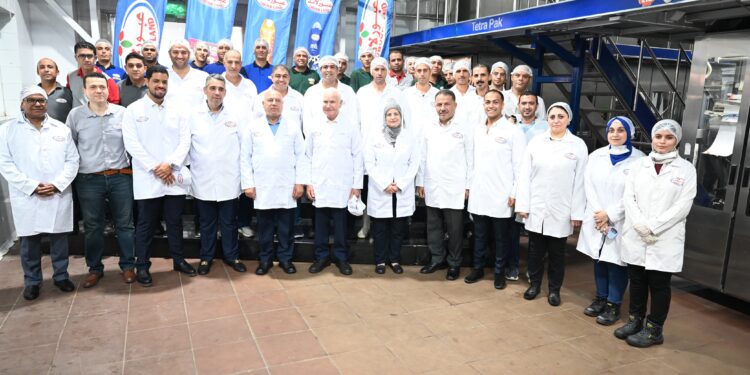 الوزير يشيد بسيراميكا رويال وعبور لاند وجلفا ميتال ويؤكد: ملتزمون بحماية الصناعة من الإغراق وتحقيق الاكتفاء الذاتي