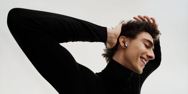 Huawei تطلق FreeBuds 6 بتقنية مبتكرة لإجراء المكالمات في أقصى البيئات ضوضاءً