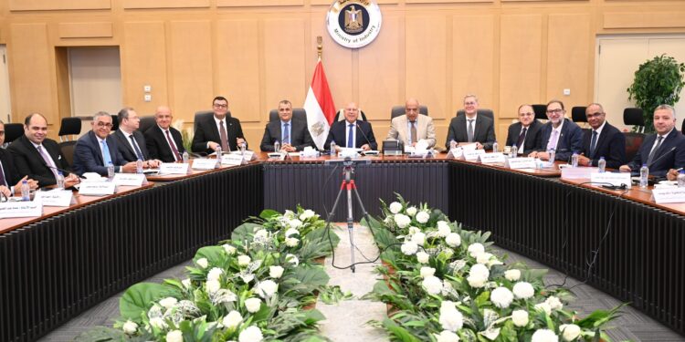 الوزير: 15 ألف فرصة عمل جديدة بـ3 مصانع حرة باستثمارات تتجاوز 216 مليون دولار